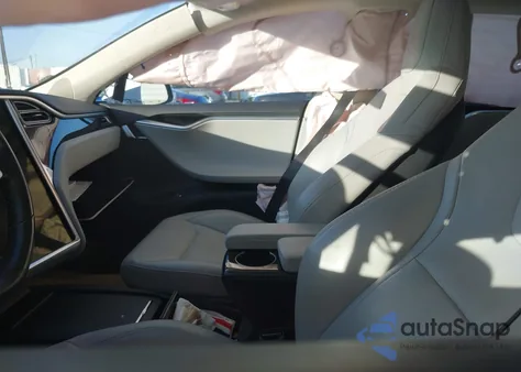 2016 Tesla Model S 60/70/75/85 z USA, uszkodzony, nr VIN 5YJSA1E11GF176094